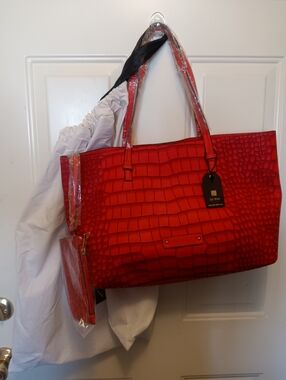 De Vessi Bright Red Croc-Embossed Tote with Matching Pouch